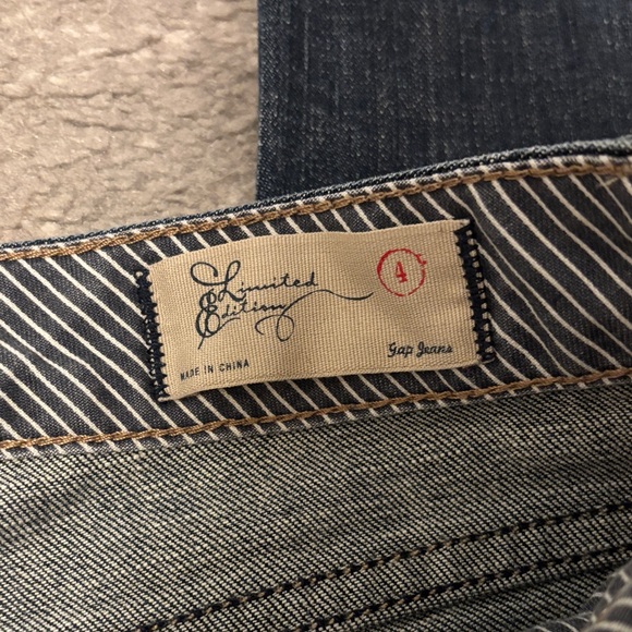 GAP low rise bootcut jeans - Picture 2 of 6